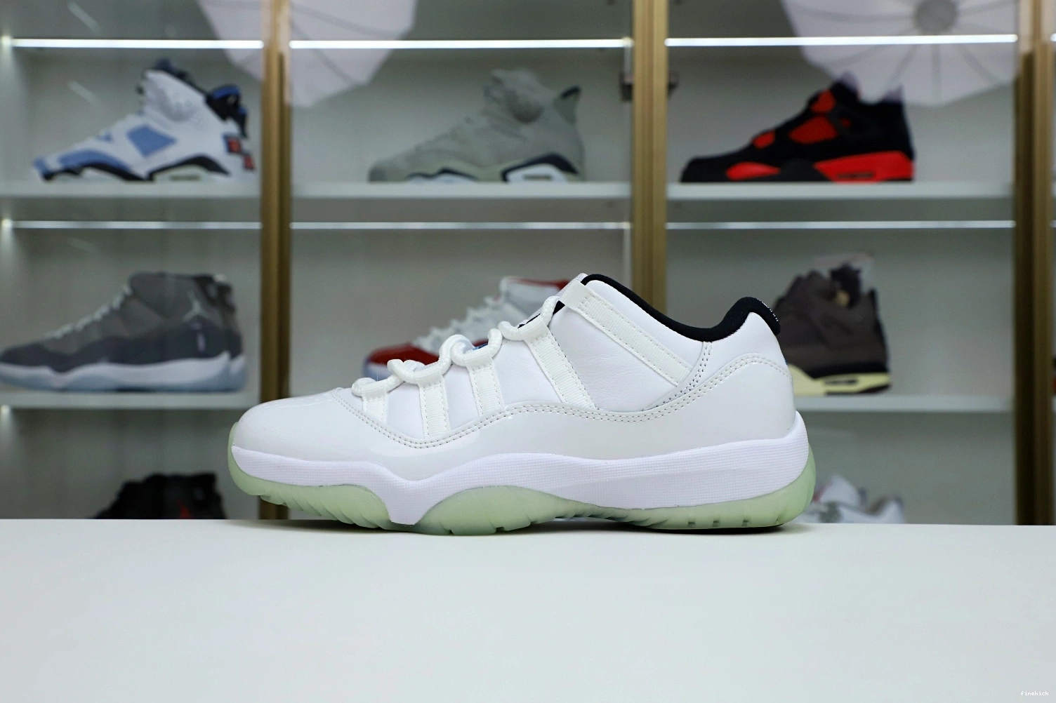 LOW JORDAN LEGEND AIR 11 BLUE RETRO 1014